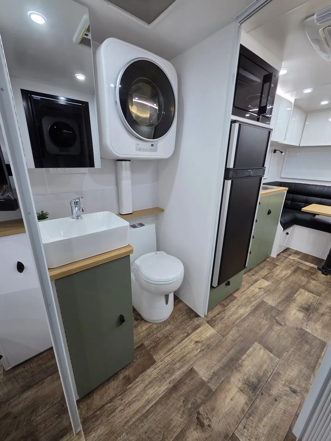 Safari Delta 20 Rear Club ensuite with toilet, vanity and washing machine