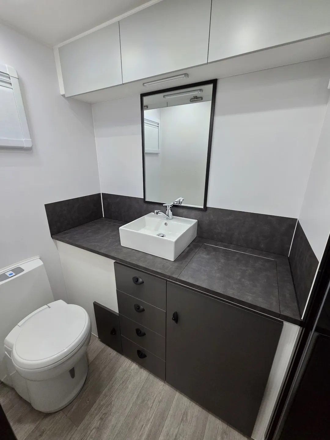 Safari Legacy 228 ensuite with vanity basin, mirror and toilet