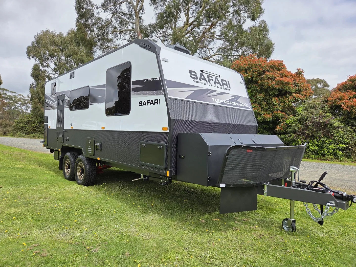 Safari Tuff Roader-X 206 front three-quarter view on grass with front toolbox