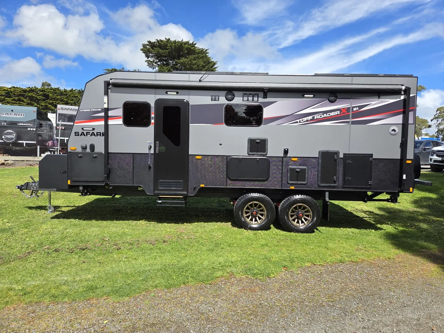 Safari Tuff Roader-X 21 full side profile with tandem axles under blue sky