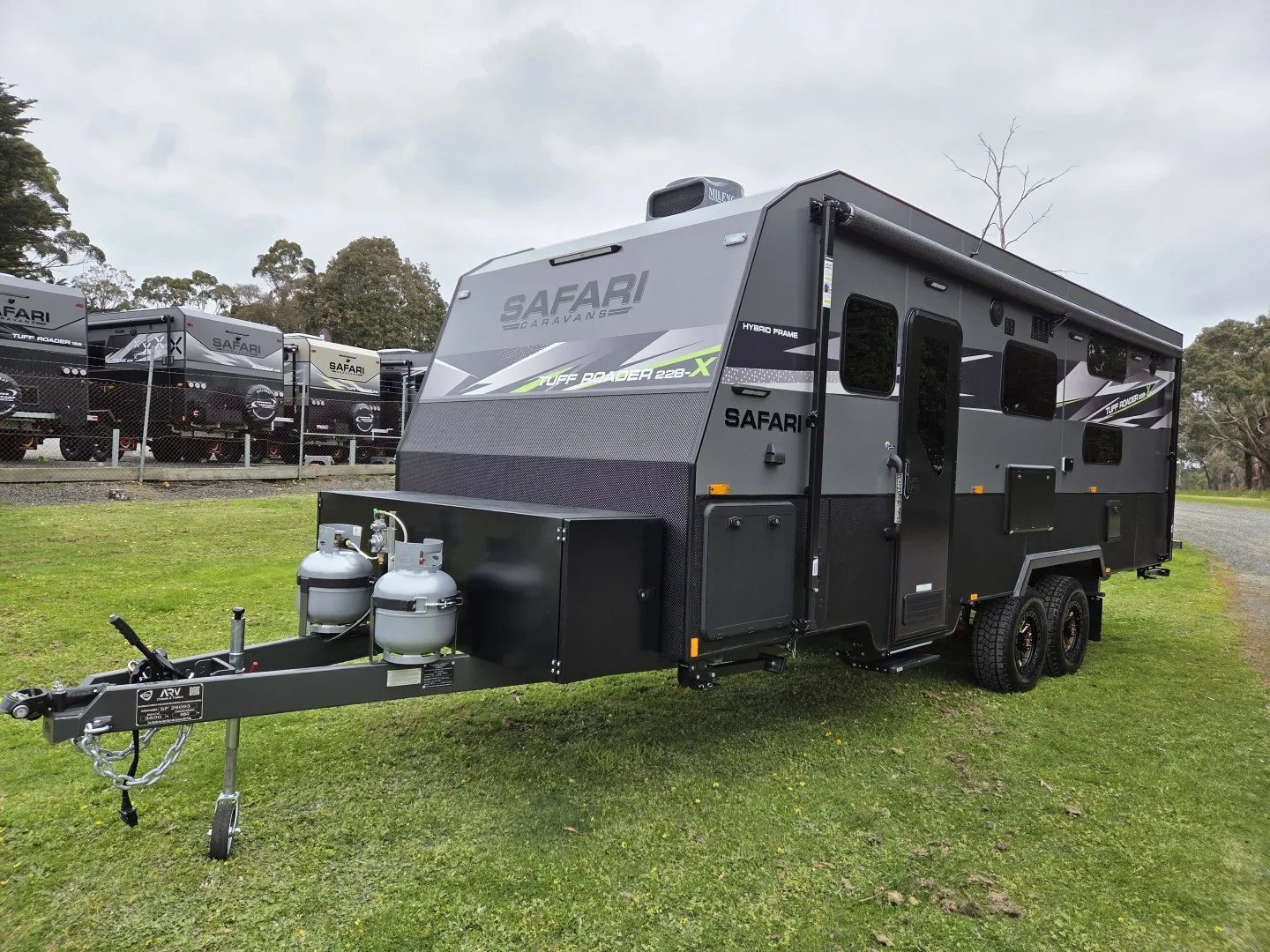 Safari Tuff Roader-X 228 front and side view on grass