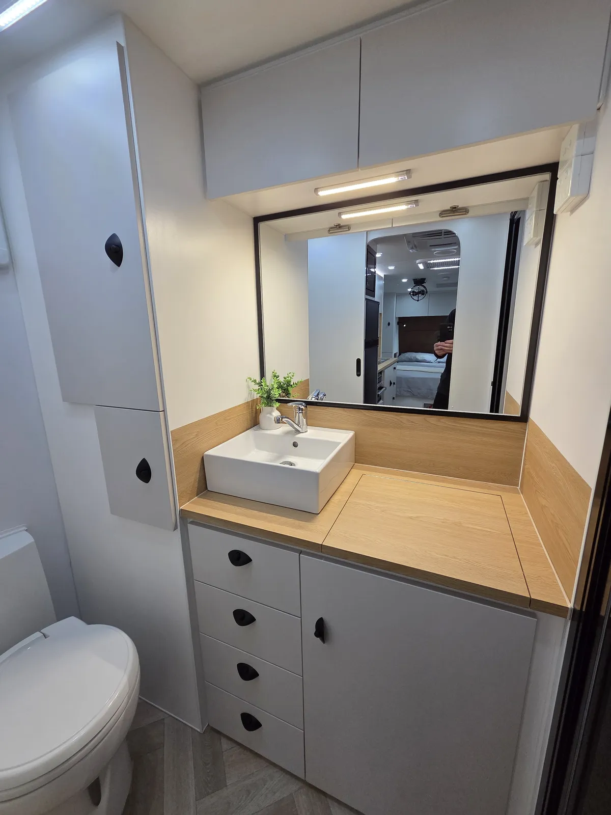 Safari Tuff Roader 1810 ensuite with vanity basin, mirror and toilet