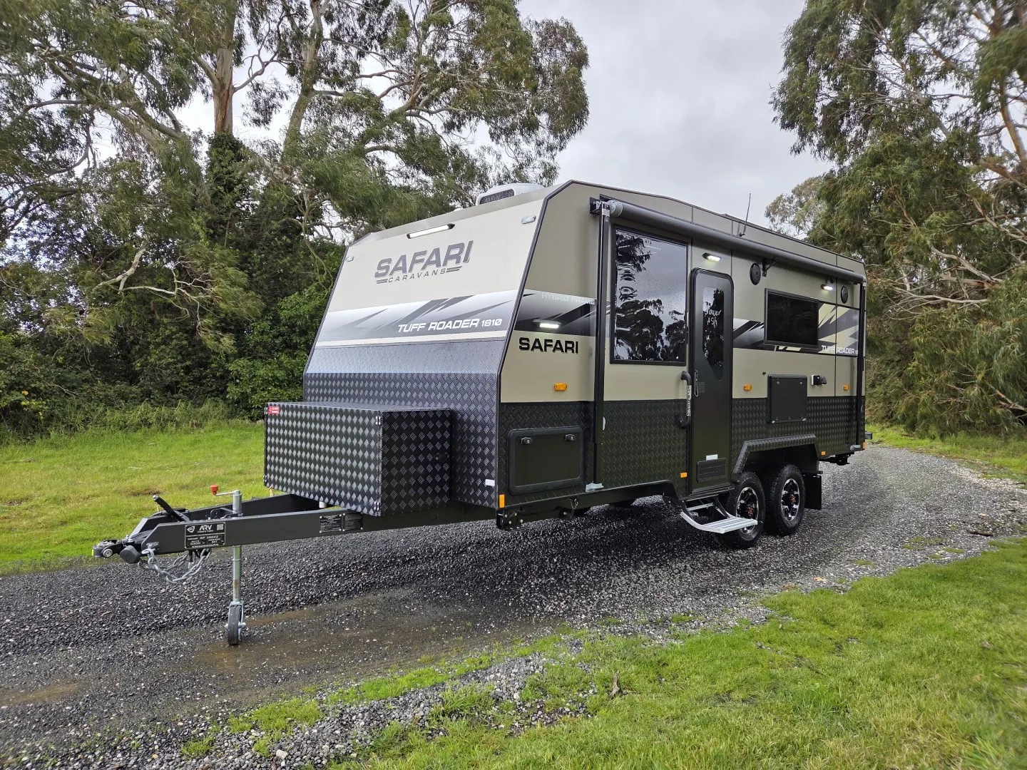 Safari Tuff Roader 1810 offside view showing checkerplate and front storage box