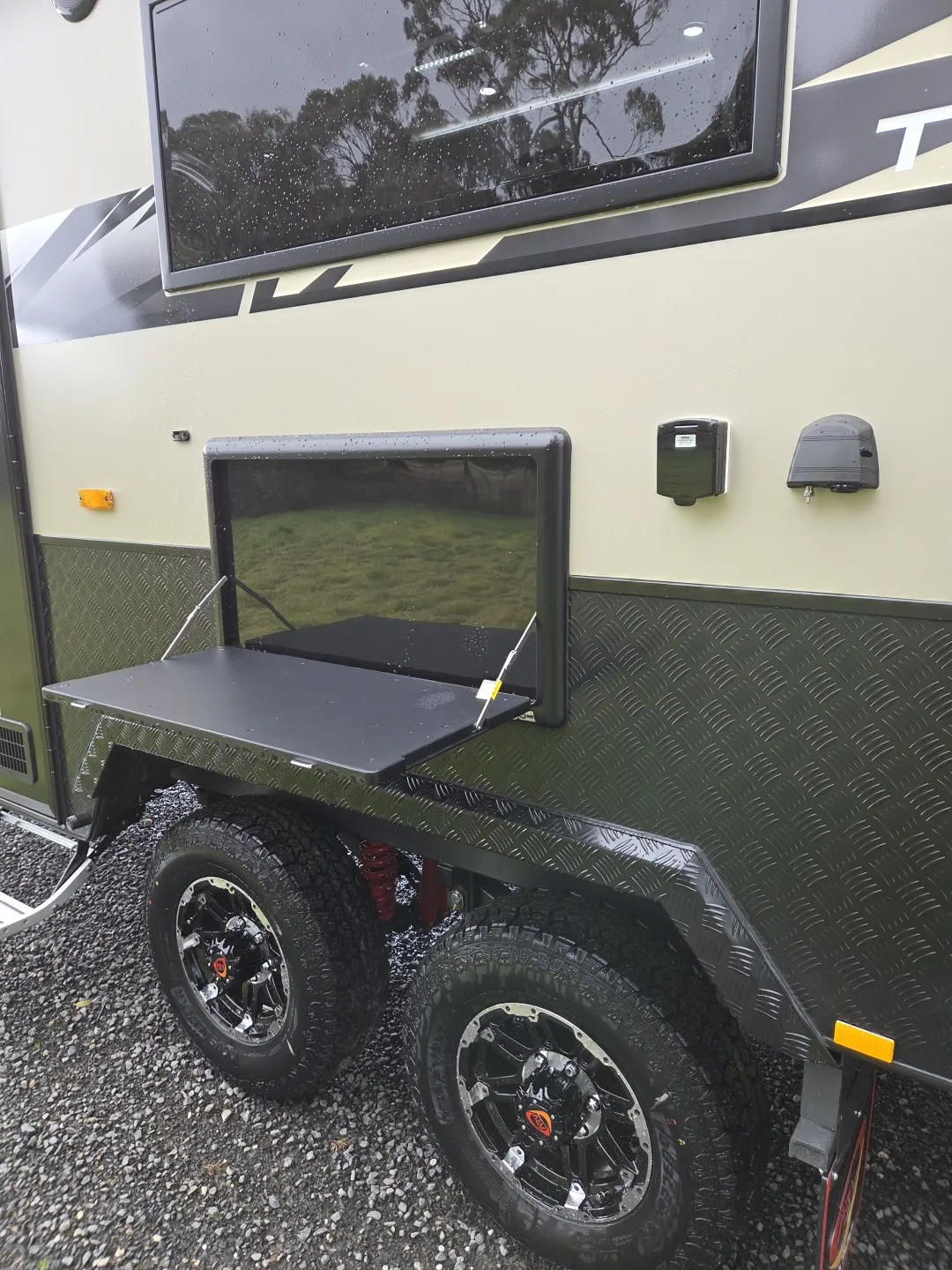 Safari Tuff Roader 1810 external fold-out table above off-road tandem wheels