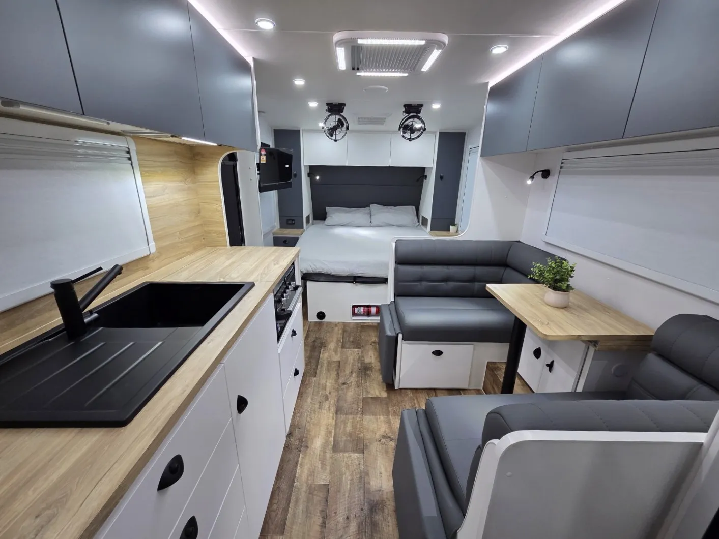 Safari X-Trak 216 KE interior with kitchen, club dinette and front bed